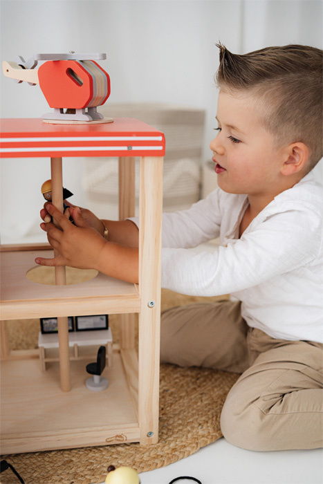 Duża drewniana remiza strażacka z akcesoriami i dźwiękiem Small Foot 