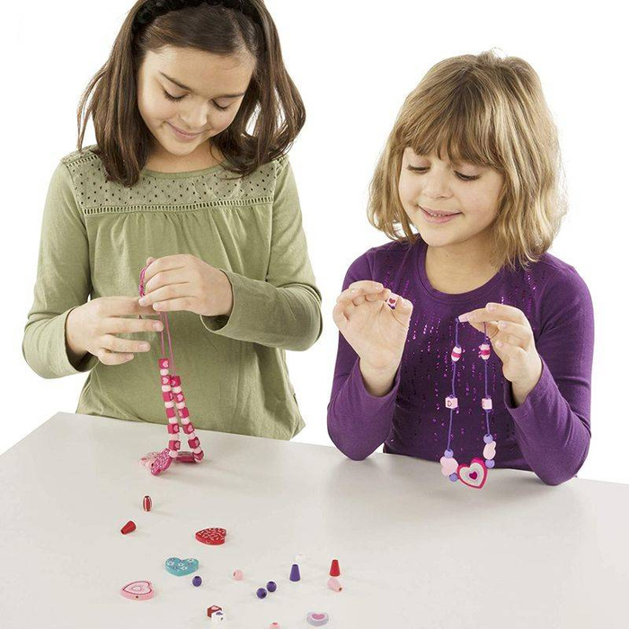 Zestaw do nawlekania i tworzenia biżuterii Serduszka Melissa & Doug