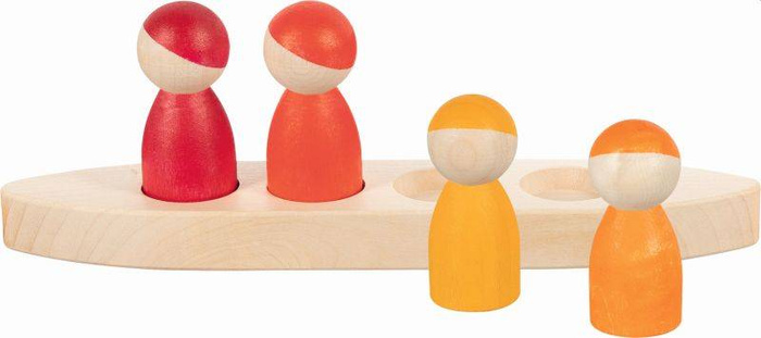 Drewniane ludziki na łódce Goki