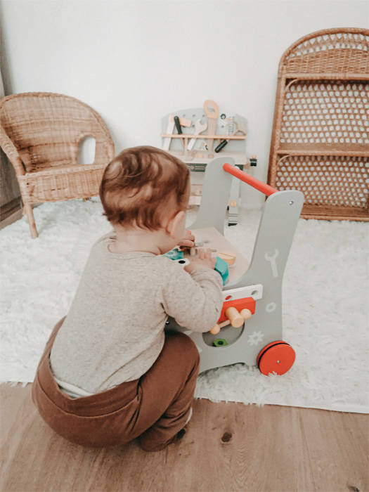 Drewniany chodzik dla dzieci z narzędziami Small Foot 