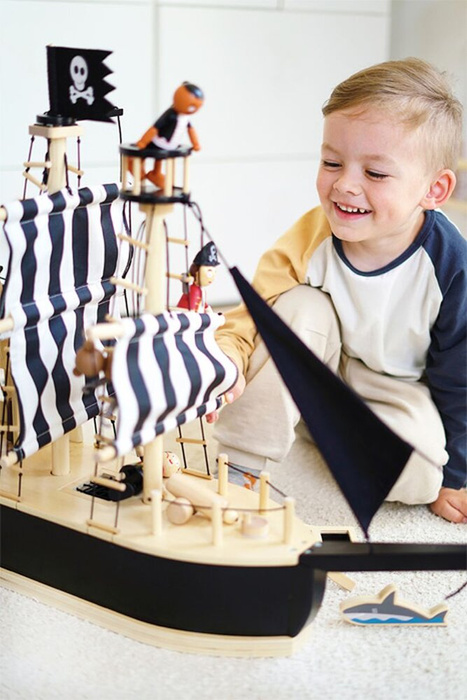 Drewniany okręt piratów Small Foot