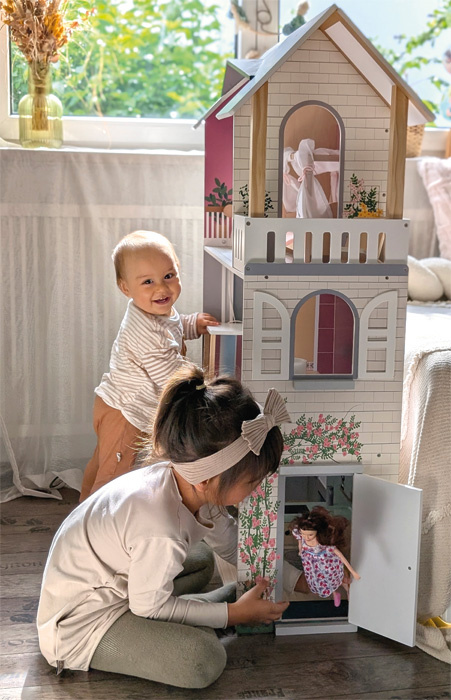 Drewniany domek dla lalek willa XL z wyposażeniem Small Foot