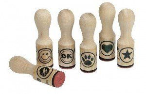 Drewniane stemple, łapa, gwiazda, usta, serce, ok, uśmiech