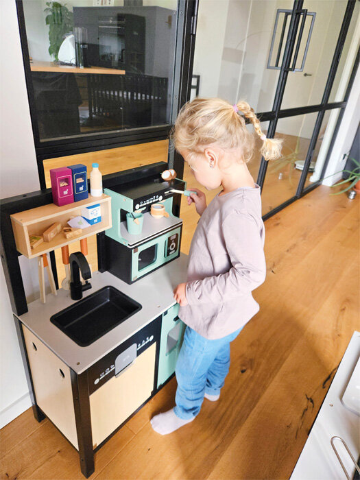 Kuchnia dziecięca z industrialną wyspą kuchenną Small Foot