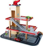 Drewniany parking piętrowy dla dzieci